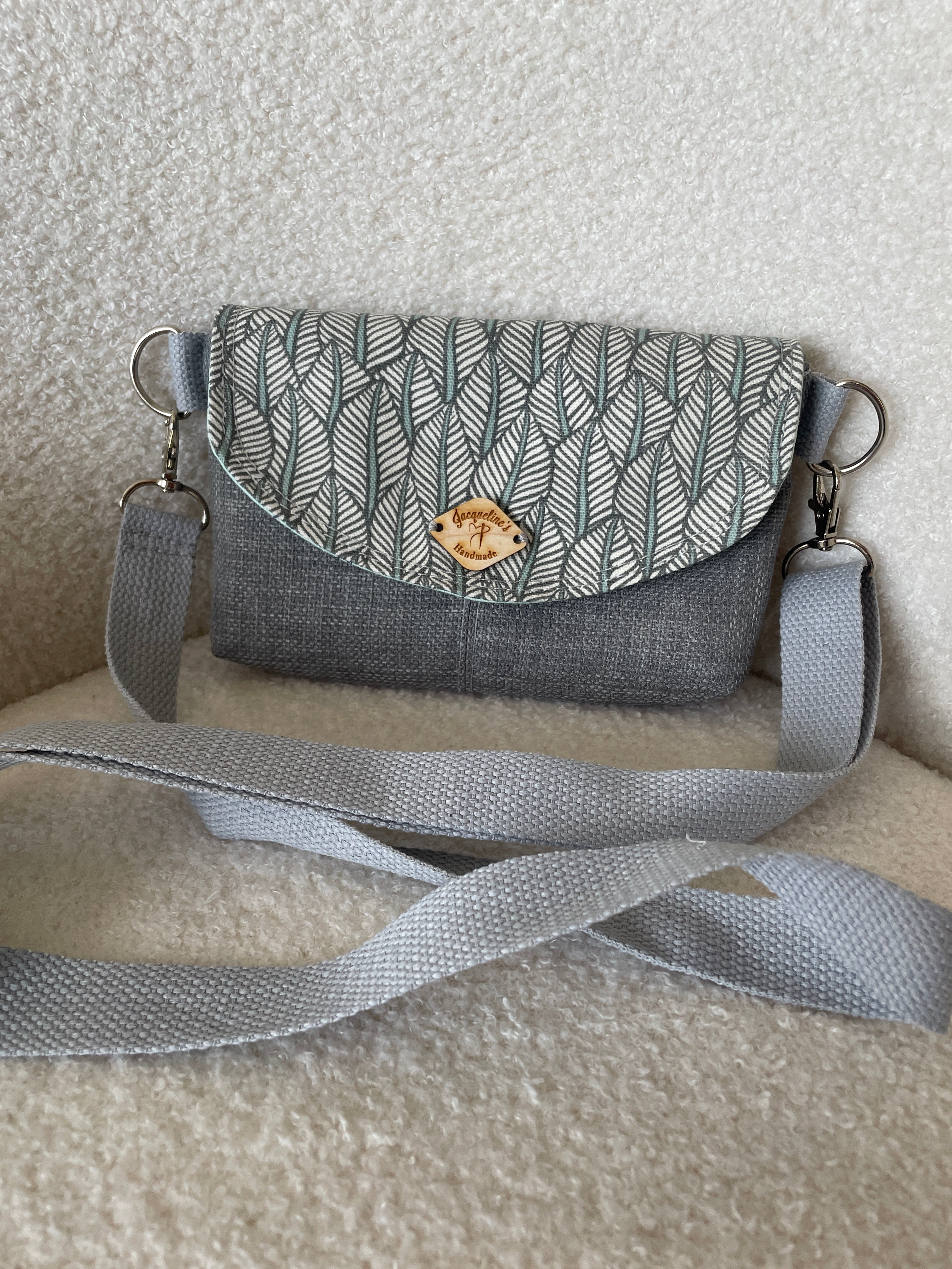 Wanderer Crossbody Bag - Grey