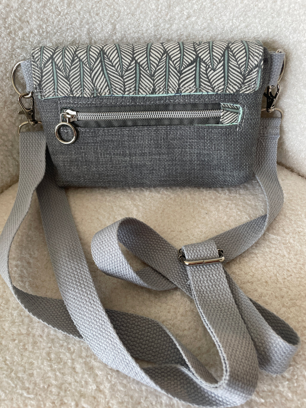 Wanderer Crossbody Bag - Grey