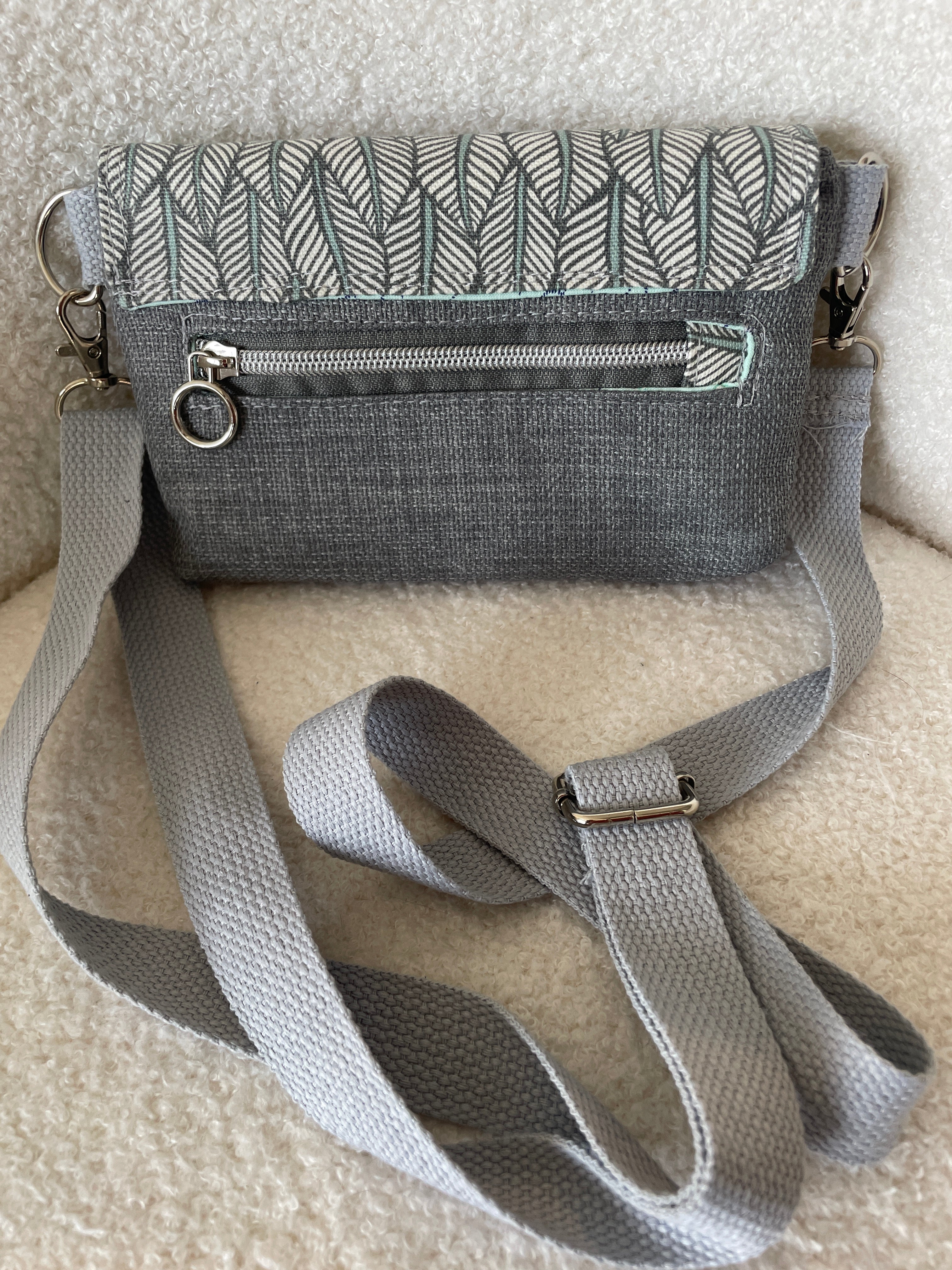 Wanderer Crossbody Bag - Grey
